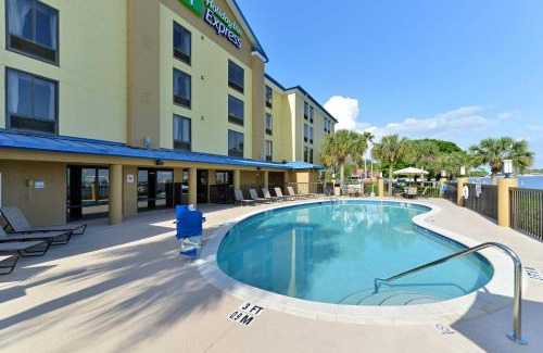 Rocky Point Hotel | Oceanfront Holiday Inn Express Hotel & Suites in Tampa
