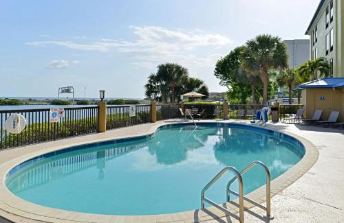 Rocky Point Hotel | Oceanfront Holiday Inn Express Hotel & Suites in Tampa