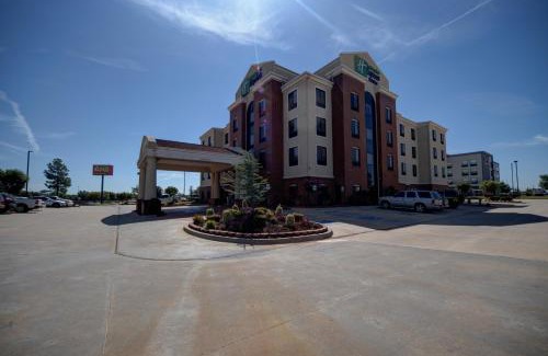 Yukon Hotel | Experience Comfort at Holiday Inn Express Yukon, OK