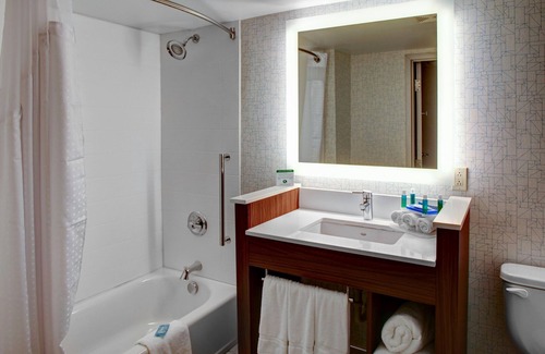 Ashland Hotel | Discover Holiday Inn Express Richmond North Ashland's Comfort