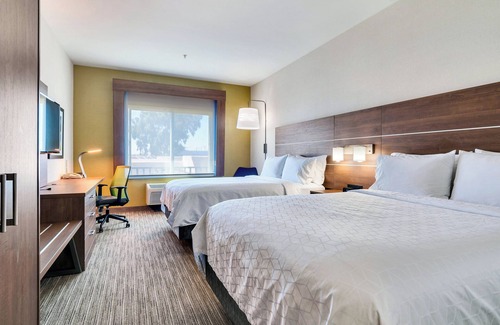 Banning Hotel | Comfortable Stay at Holiday Inn Express Hotel & Suites Banning