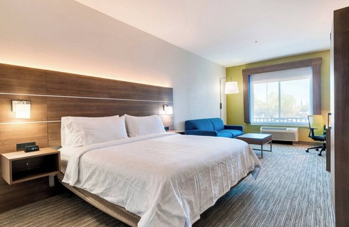 Banning Hotel | Comfortable Stay at Holiday Inn Express Hotel & Suites Banning