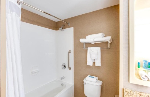 Hellertown Hotel | Discover Holiday Inn Express Hotel & Suites Bethlehem