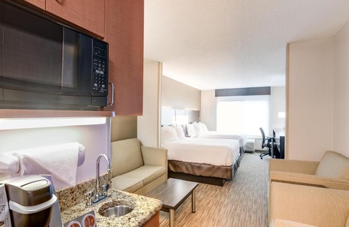 Hellertown Hotel | Discover Holiday Inn Express Hotel & Suites Bethlehem