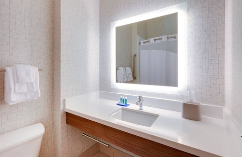Burleson Hotel | Eco-Friendly Holiday Inn Express Suites in Burleson/Ft. Worth