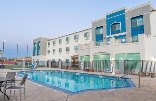 El Centro Hotel | Discover Holiday Inn Express El Centro with Pool & Hot Tub