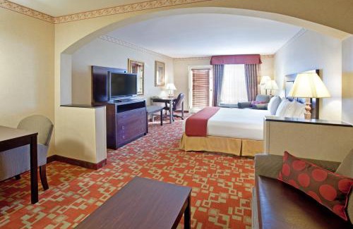 El Centro Hotel | Discover Holiday Inn Express El Centro with Pool & Hot Tub