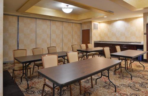 El Centro Hotel | Discover Holiday Inn Express El Centro with Pool & Hot Tub