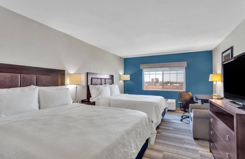 El Centro Hotel | Discover Holiday Inn Express El Centro: Pool & Breakfast Included