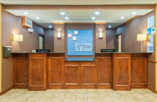 El Dorado Hotel | Comfortable Stay at Holiday Inn Express El Dorado with Pool