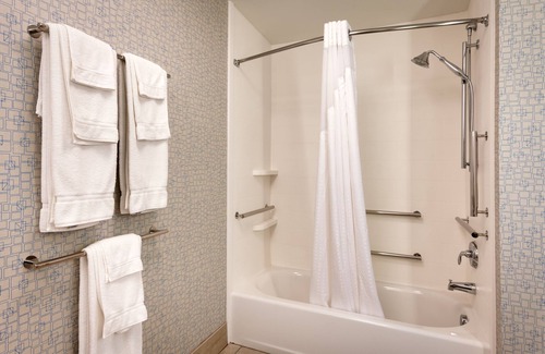 Biggs Field Hotel | Top-Rated Holiday Inn Express El Paso I-10 East with Pool