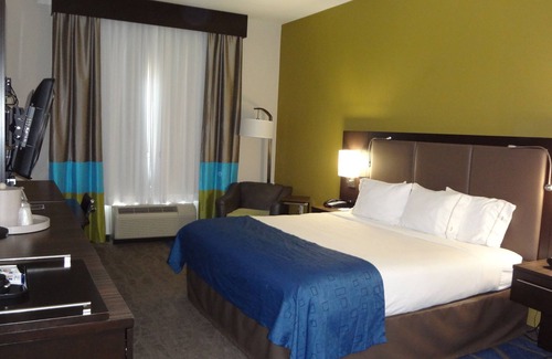 El Reno Hotel | Family-Friendly Holiday Inn Express El Reno with Pool & Breakfast