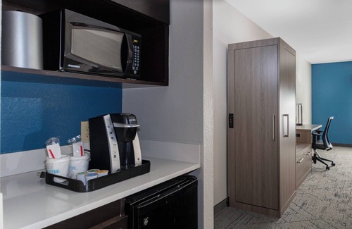 Florence Hotel | Guest Rated 8.8: Holiday Inn Express Florence Northeast