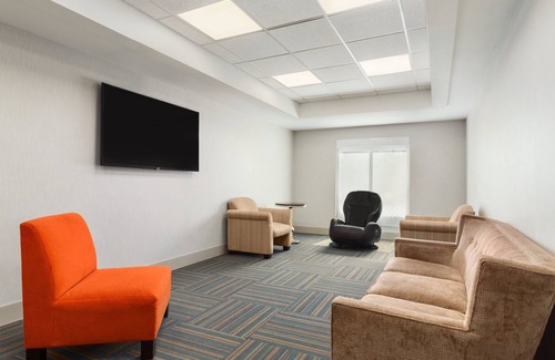 Florence Hotel | Comfortable Stay at Holiday Inn Express Florence I-95