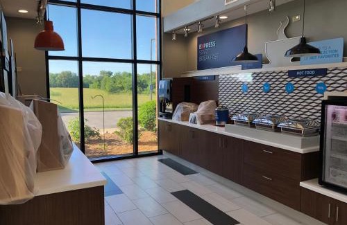 Franklin Hotel | Discover Holiday Inn Express Franklin: Pet-Friendly Retreat