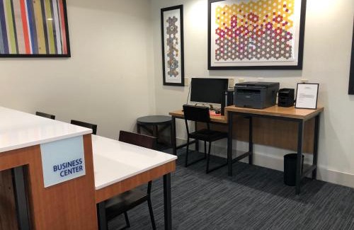 Franklin Hotel | Discover Holiday Inn Express Franklin: Pet-Friendly Retreat