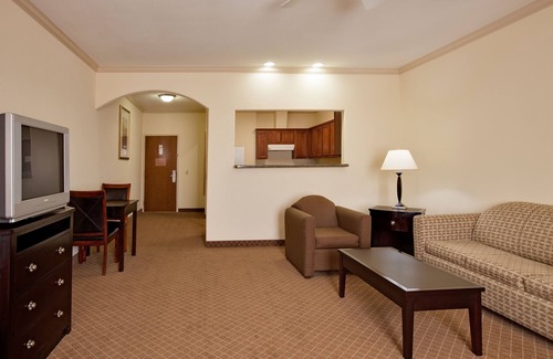La Porte Hotel | Family-Friendly Retreat at Holiday Inn Express La Porte