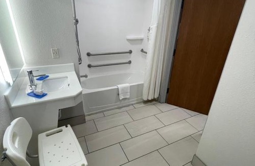 Las Vegas Hotel | Discover Holiday Inn Express Hotel & Suites Las Vegas