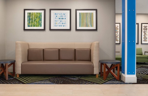 Lavonia Hotel | Ideal Stay at Holiday Inn Express Hotel & Suites Lavonia