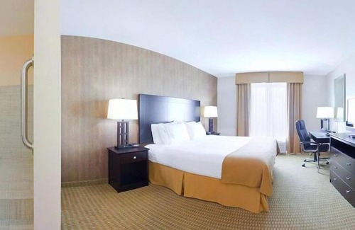 Lebanon Hotel | Relax at Holiday Inn Express Lebanon with Family-Friendly Amenities