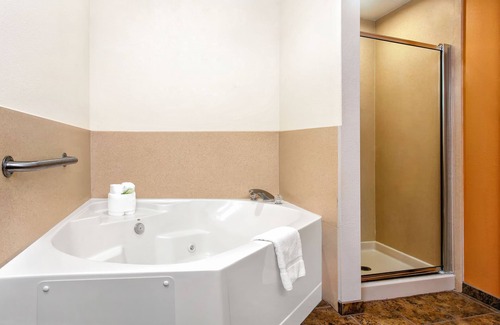 Lecanto Hotel | Experience Comfort at Holiday Inn Express Inverness Hotel