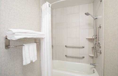 Longmont Hotel | Discover Holiday Inn Express Longmont: Pool, Spa & Breakfast