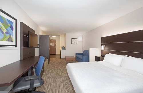Longmont Hotel | Discover Holiday Inn Express Longmont: Pool, Spa & Breakfast