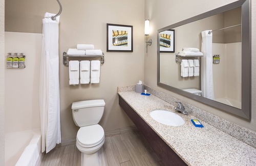 Minnetonka Hotel | Inviting Holiday Inn Express Minneapolis-Minnetonka Awaits