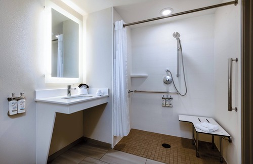 Grant Creek Hotel | Discover Holiday Inn Express Missoula: Pool & Breakfast Included