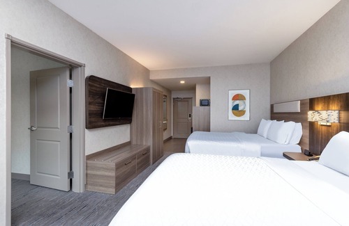 Grant Creek Hotel | Discover Holiday Inn Express Missoula: Pool & Breakfast Included