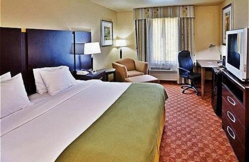 Muskogee Hotel | Relaxing Stay at Holiday Inn Express Hotel & Suites Muskogee