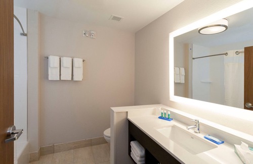 Okeechobee Hotel | Comfortable Stay at Holiday Inn Express Lake Okeechobee