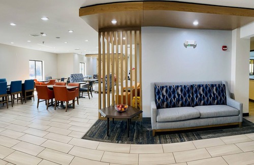 Plymouth Hotel | Discover Holiday Inn Express Hotel & Suites Plymouth