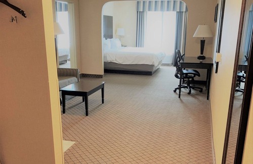 Plymouth Hotel | Discover Holiday Inn Express Hotel & Suites Plymouth