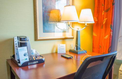 South Richland Hotel | Inviting Holiday Inn Express Hotel & Suites Richland Stay