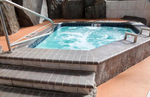 South Richland Hotel | Inviting Holiday Inn Express Hotel & Suites Richland Stay
