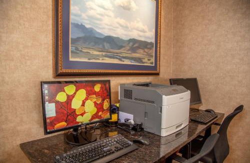 South Richland Hotel | Inviting Holiday Inn Express Hotel & Suites Richland Stay