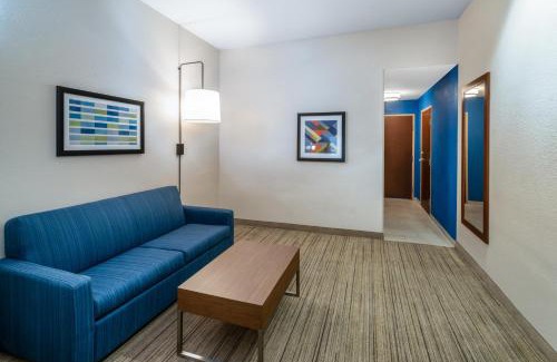 Talladega Hotel | Inviting Holiday Inn Express Hotel & Suites Talladega Stay