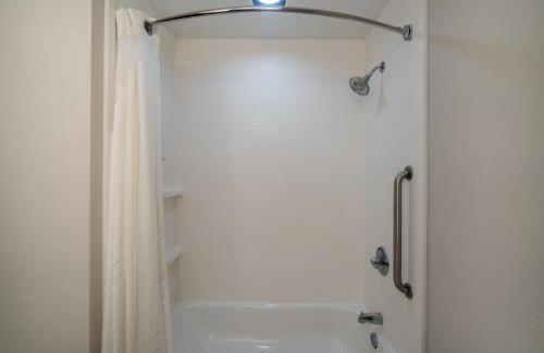 Talladega Hotel | Inviting Holiday Inn Express Hotel & Suites Talladega Stay