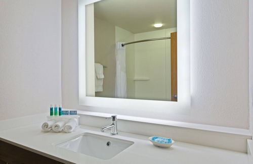 Tavares Hotel | Comfortable Stay at Holiday Inn Express Tavares – Leesburg