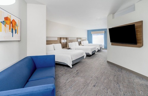 Thornton Hotel | Discover Holiday Inn Express Denver North with Pool & Spa