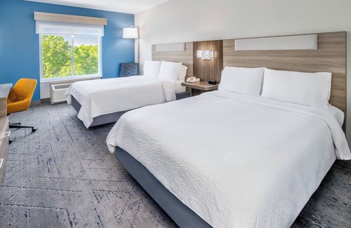 Thornton Hotel | Discover Holiday Inn Express Denver North with Pool & Spa