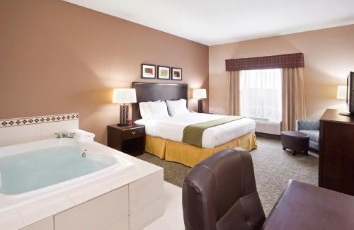 Van Wert Hotel | Family-Friendly Holiday Inn Express Van Wert with Pool Access