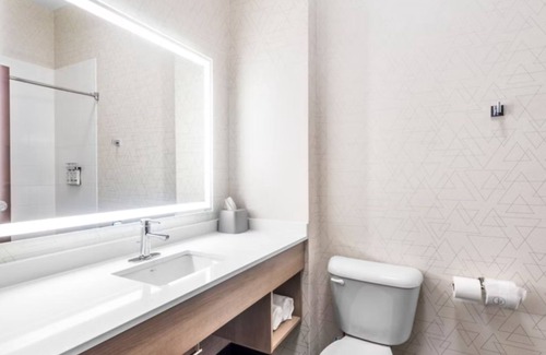 Van Wert Hotel | Comfortable Stay at Holiday Inn Express Hotel & Suites Van Wert