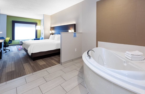 Woodhaven Hotel | Discover Holiday Inn Express Hotel & Suites Woodhaven Awaits