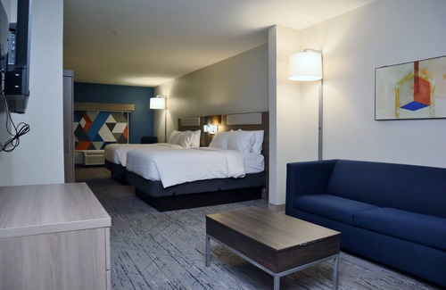 Zachary Hotel | Discover Holiday Inn Express Baton Rouge North with Pool & Spa