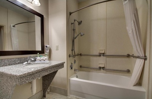 Winona Hotel | Comfortable Stay at Holiday Inn Express Winona North