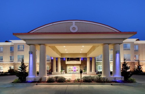 Winona Hotel | Comfortable Stay at Holiday Inn Express Winona North