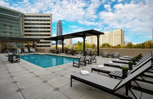 The Galleria Hotel | Pet-Friendly Holiday Inn Express in the Galleria Area