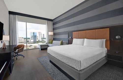 The Galleria Hotel | Pet-Friendly Holiday Inn Express in the Galleria Area